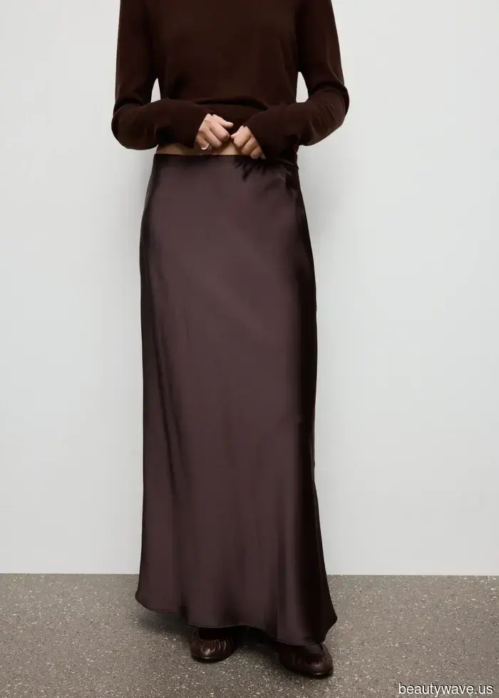 Every stylish woman is donning this "plain" yet sophisticated skirt—apologies to minis and maxis!