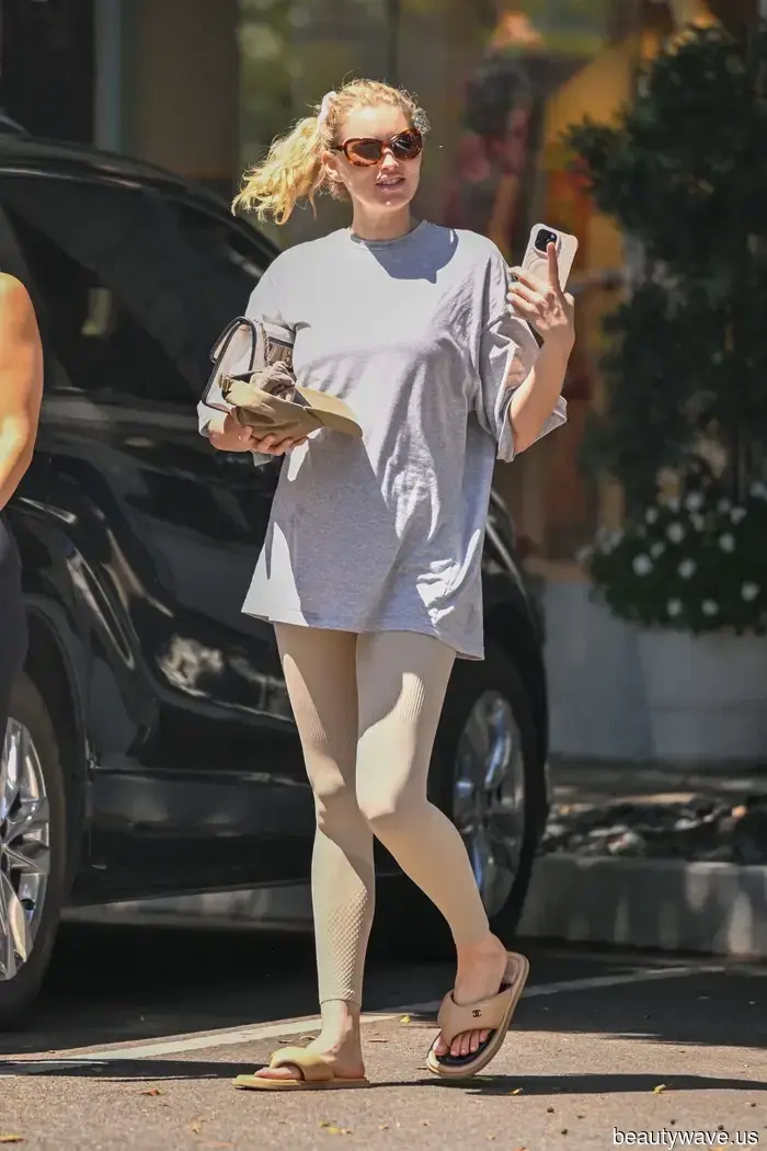 Not Navy, Not Brown—The Stylish Leggings Color LA Girls Pair With Flip-Flops for Hot Pilates and Erewhon.