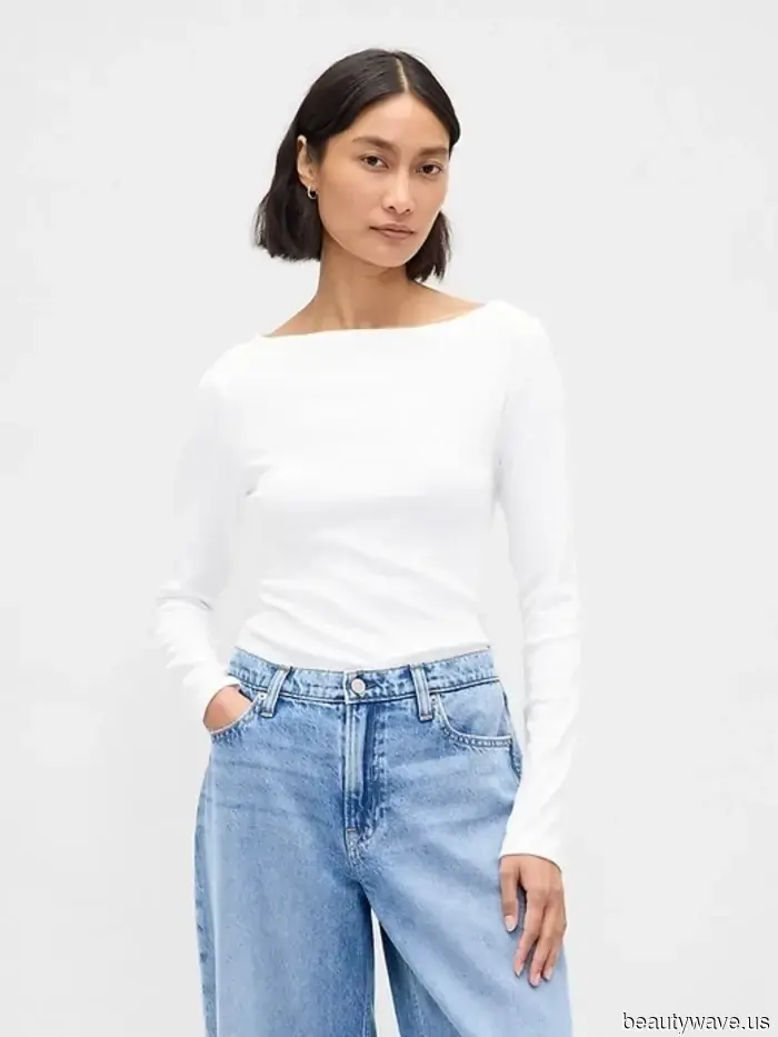 Neither V-Neck nor Crewneck: This T-Shirt Style Is More Sophisticated and Endorsed by Sabrina Carpenter