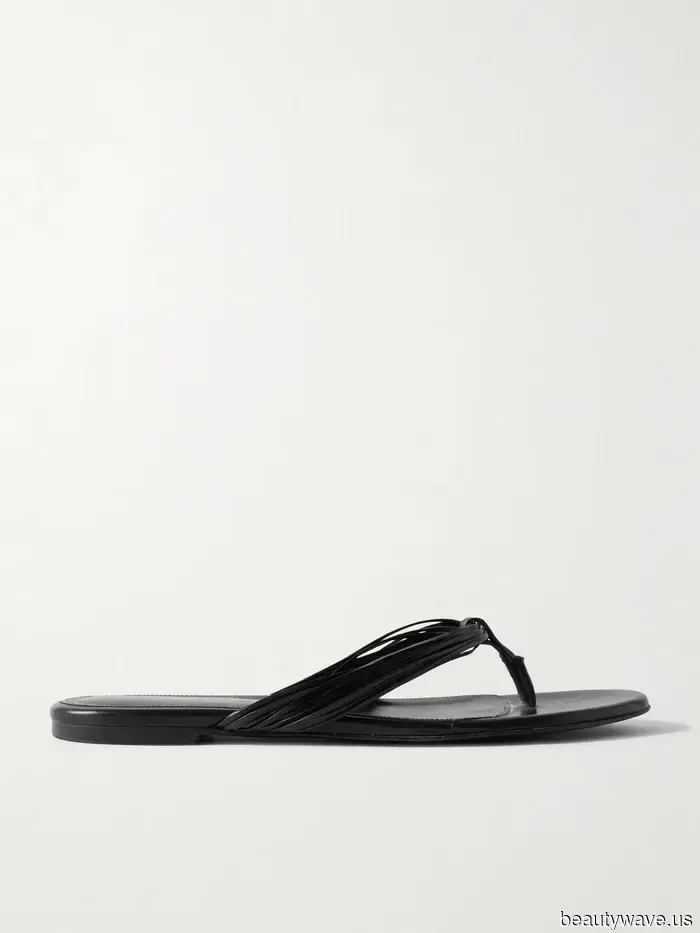 Bootcut leggings may appear odd with the wrong footwear, but these five styles can look stylish.