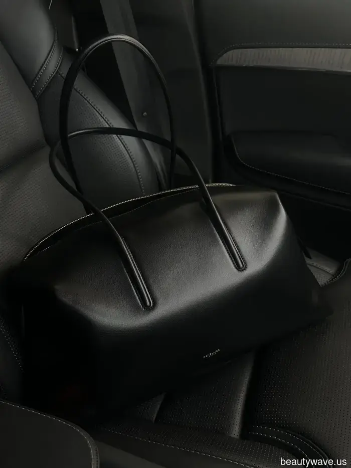 Confía en mí, querrás ver la nueva bolsa elegante que la gente de moda está llevando en todas partes ahora.