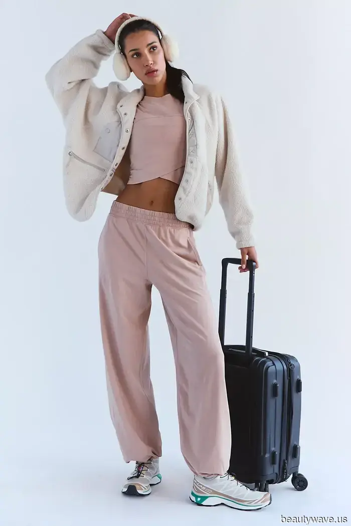 15 Chic Lounge Sets for All Your Holiday Travel Essentials