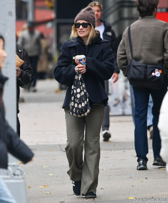 Si quieres que tus zapatillas se vean elegantes (no básicas), úsalas con estos pantalones en lugar de jeans.