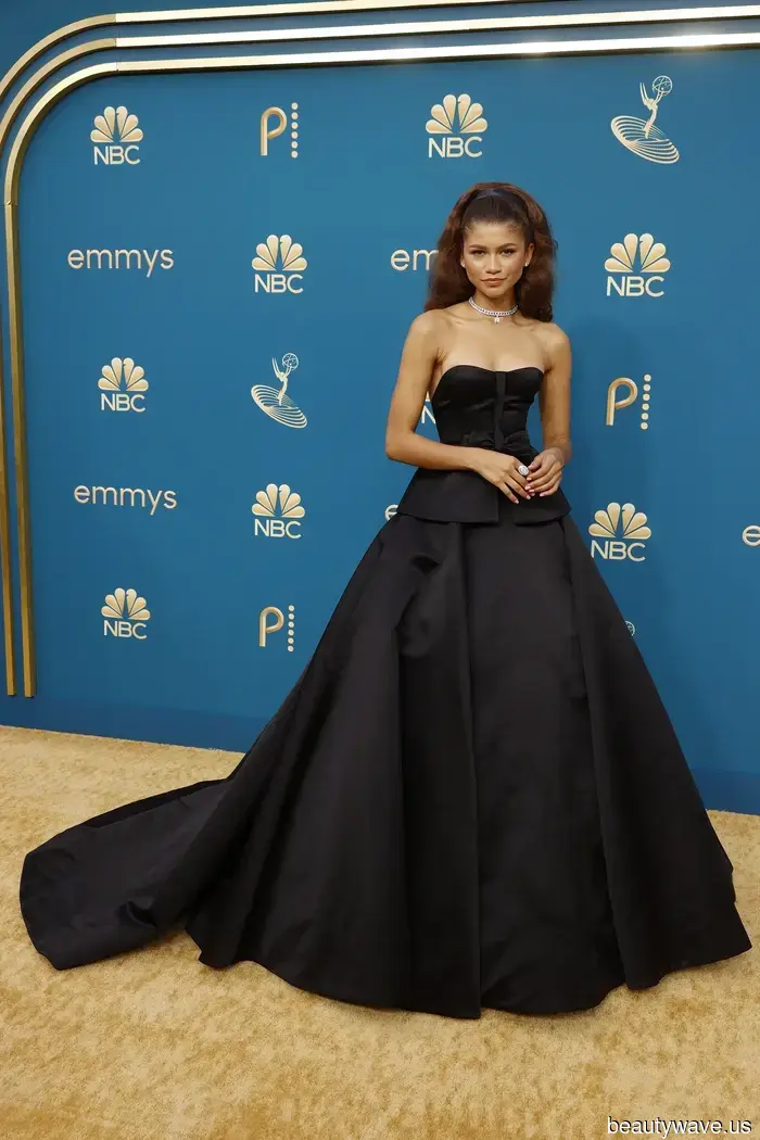 Ein Jahrzehnt von Zendaya-Stilmomenten, die beweisen, dass sie nie danebenliegt.