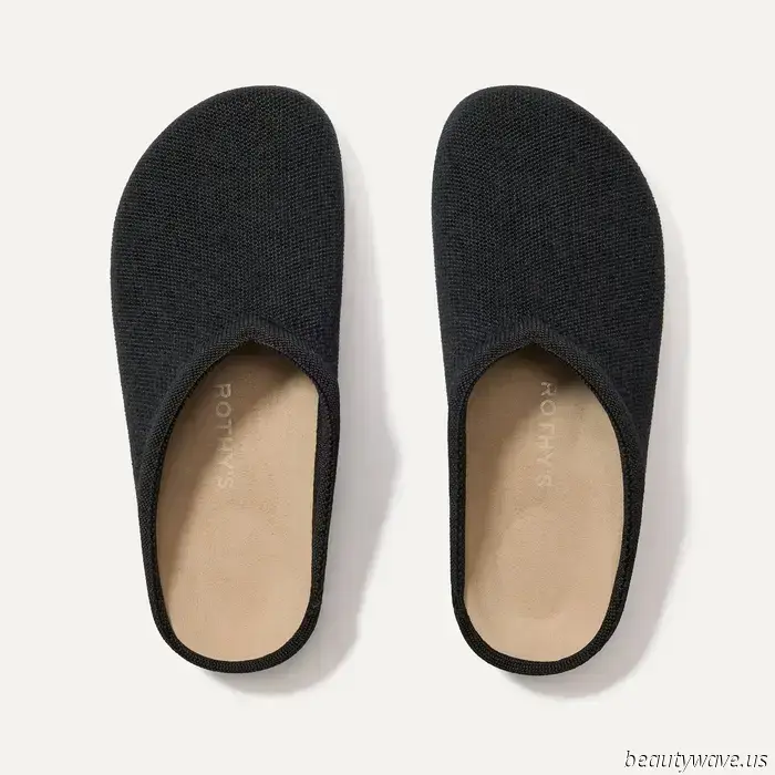 Weder Ballerinas noch Loafer — Amelia Gray hat gerade in Italien den Trend zu flachen Schuhen getragen, der diesen Herbst überall zu sehen ist.