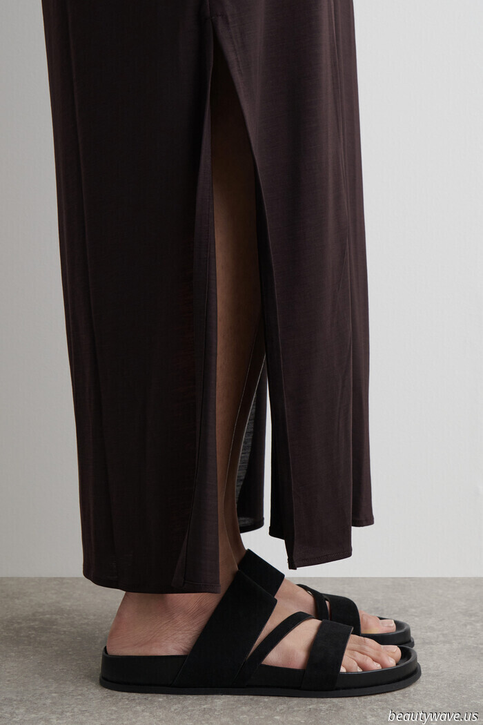 Fashion enthusiasts have overlooked this particular sandal trend for far too long—here are 5 outfits that compensate for the missed opportunity.