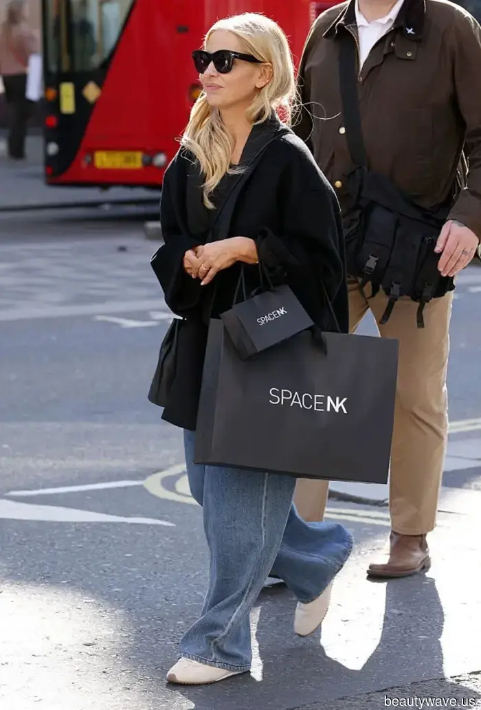 Forget about trendy sneakers—this classic style pairs elegantly with every kind of jeans.