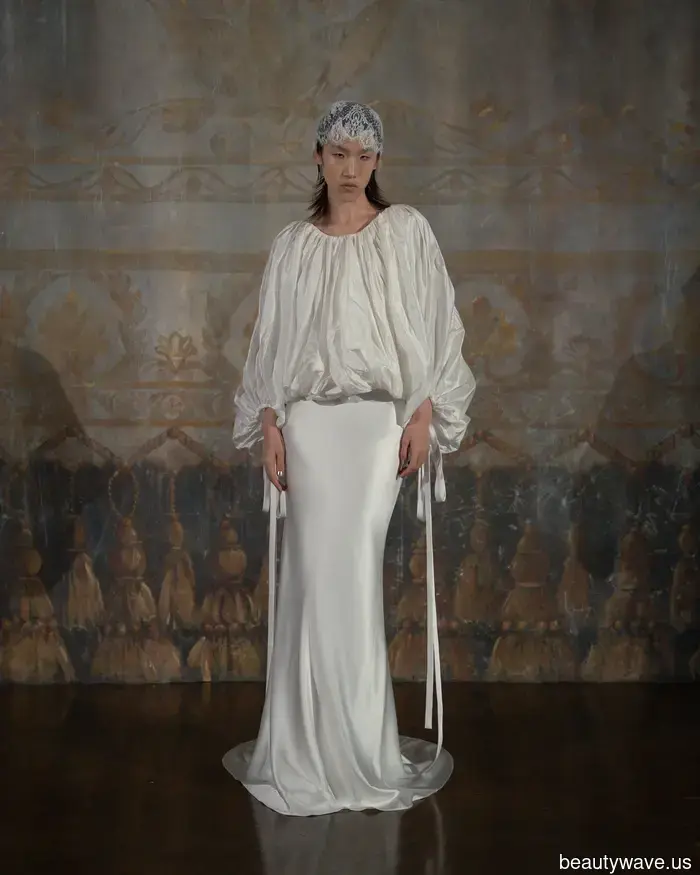 Dua Lipa acaba de confirmarlo: las novias de 2026 están abandonando los velos tradicionales por este accesorio inesperado.