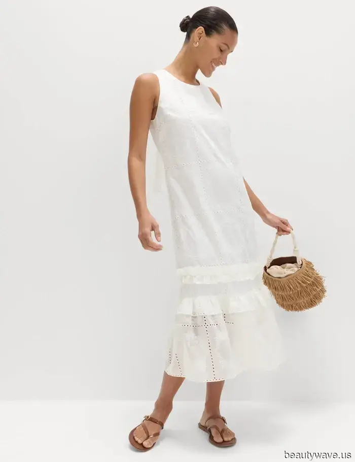 5 Stylish Yet Functional Essentials You Need for a Summer Staycation, According to an Expert