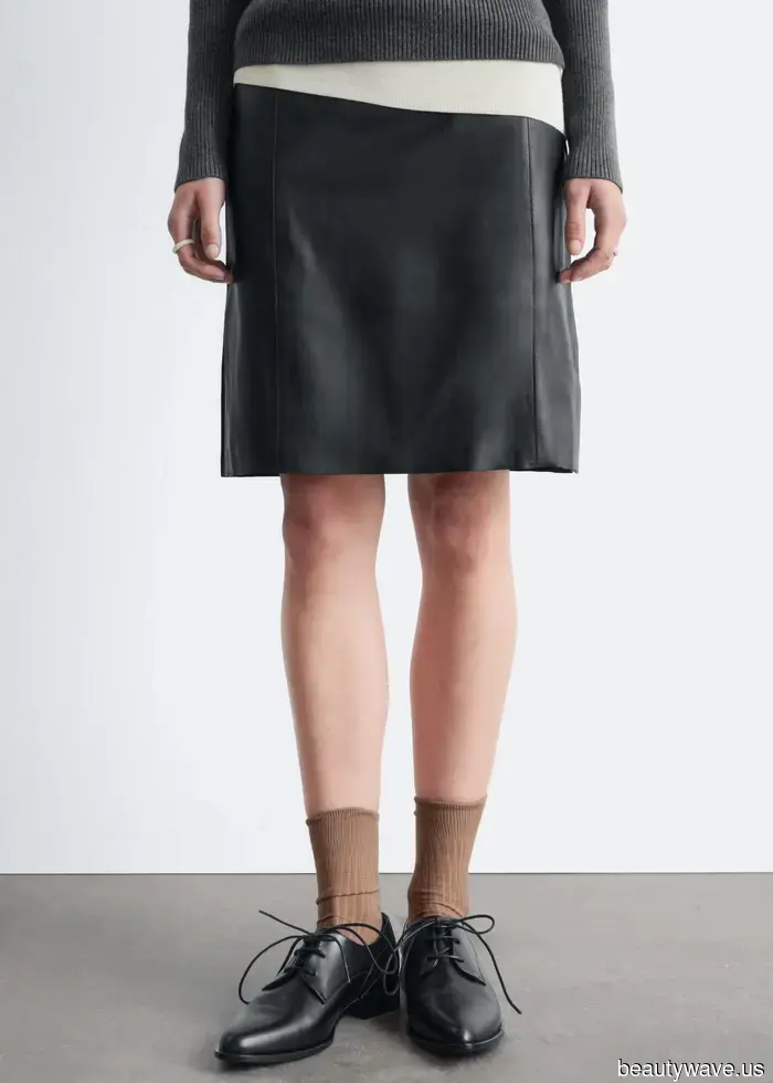 This Is the Skirt Style Editors Consistently Don During Winter Fashion Events.