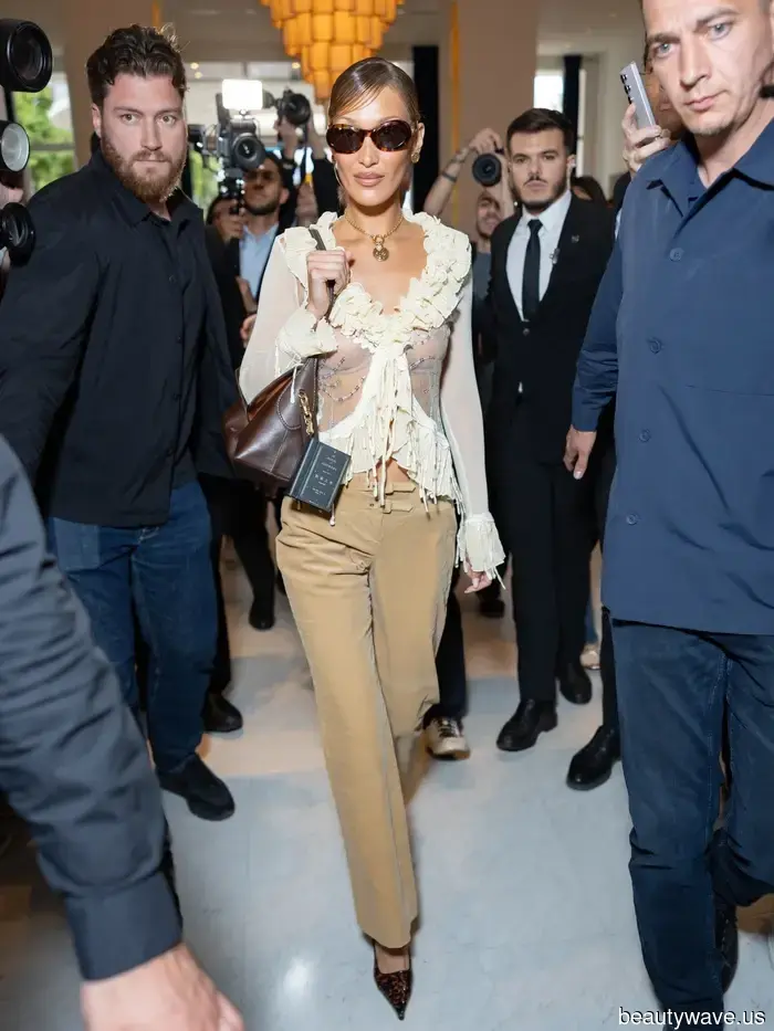 PSA: The Pant-and-Heel Ensemble Trendy Girls Are Sporting with Coach's Latest Must-Have Bag
