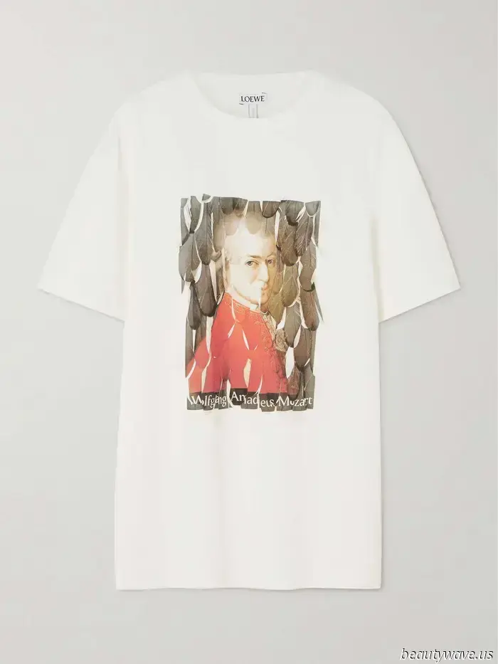 J. Laws Rockwahl ließ ihr kastiges T‑Shirt auf eine Weise elegant wirken, wie Leggings es niemals hätten können.