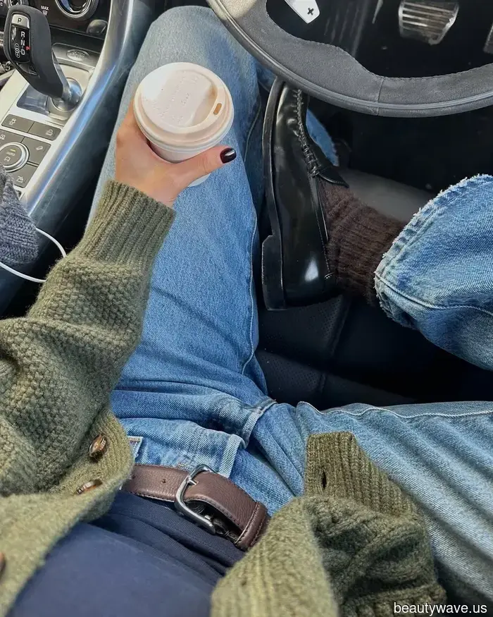 Not Ballet Flats, Not Sneakers—Everyone with Great Style is Currently Wearing These Shoes with Jeans.