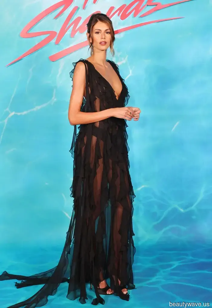 Kaia Gerber just donned this popular $18 thong beneath a sheer Fendi Couture gown.