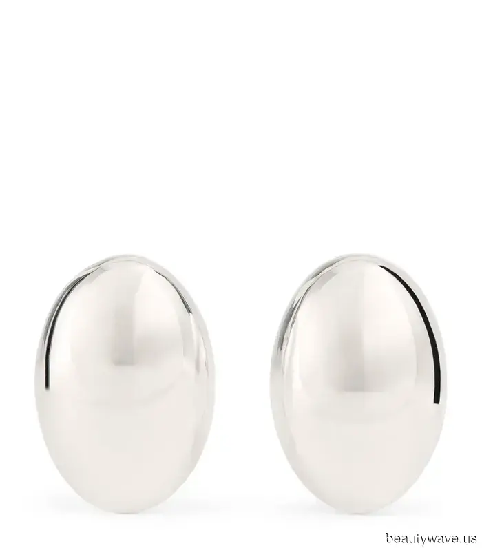 Resulta que este accesorio es la forma más fácil de mejorar tu atuendo básico de jeans y camiseta blanca.