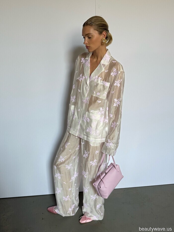 The Chic Flat-Shoe Color Trend That Every It Girl Is Pairing With Shorts and Pants (Hint: It Isn't Red)