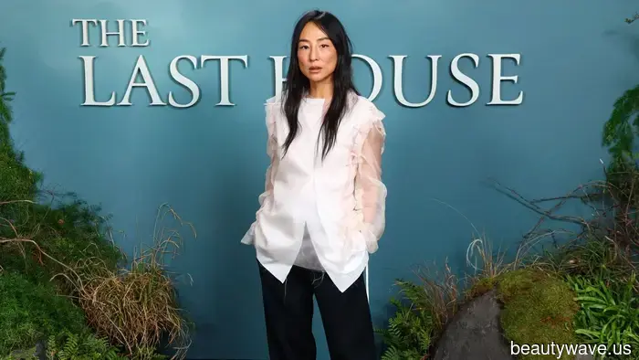 Mary-Kate y Ashley están apoyando esta elegante tendencia de camisetas para el otoño.