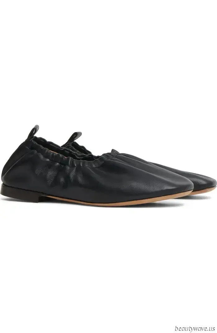Whole-Foot Flats Are the Stylish Shoe Trend That Elegant Dressers Are Embracing at the Moment.