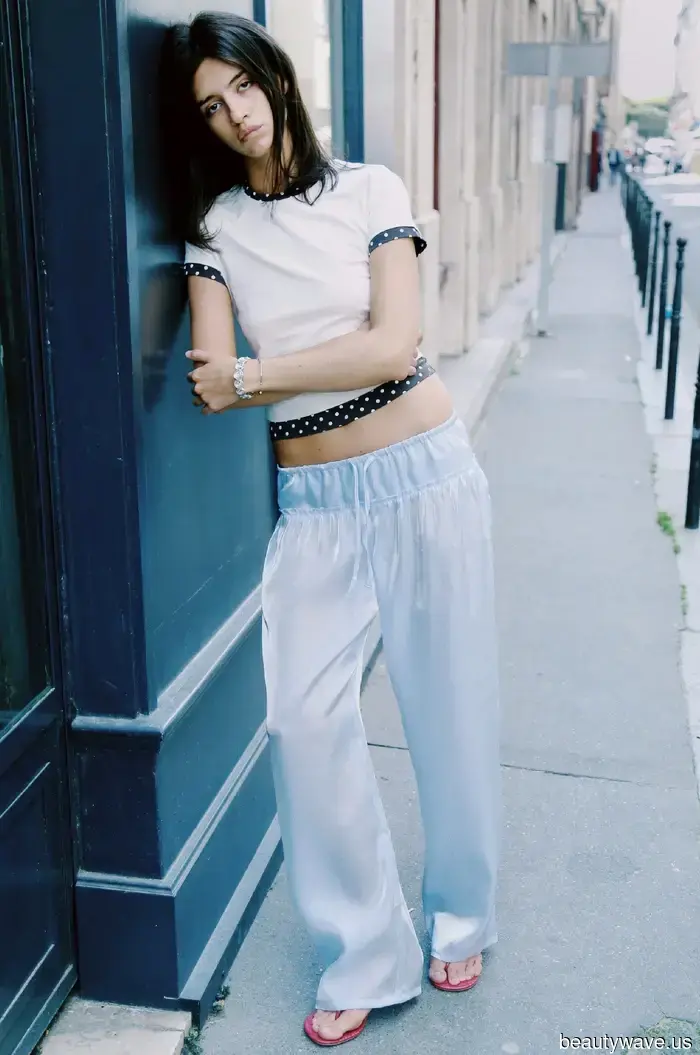 Comodi come i leggings, chic come i jeans&mdash;la tendenza dei pantaloni che sarà ovunque quest'estate
