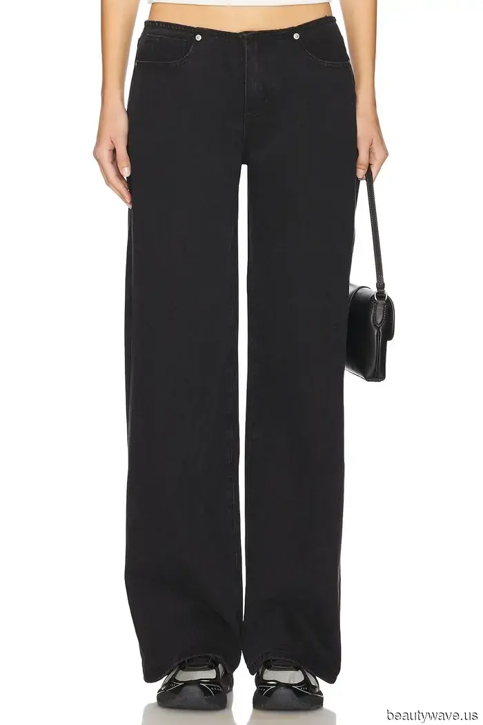 Low-rise jeans, navy t-shirts, lace-trimmed skirts—every trendy fashion piece I'm purchasing thanks to Zoë Kravitz.