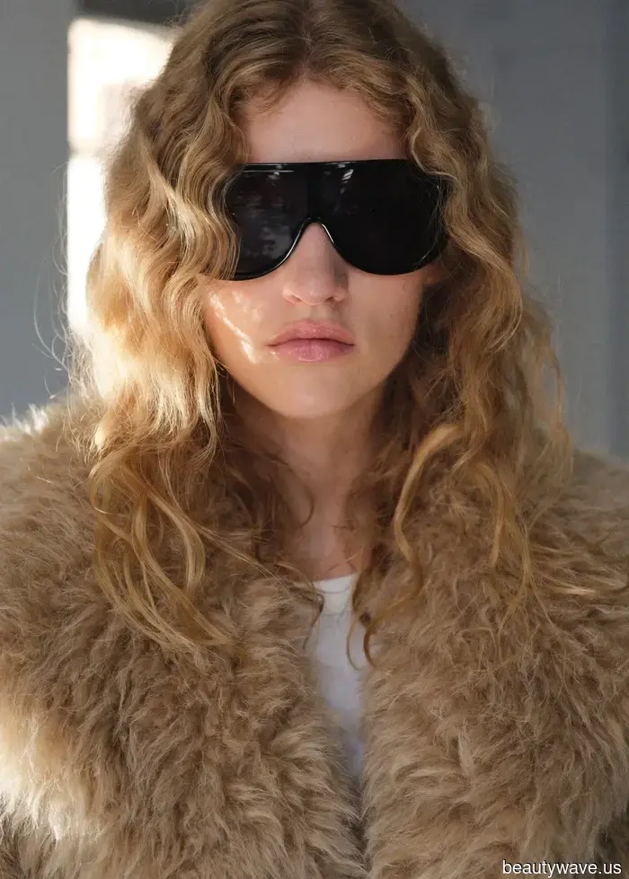 Neutral, Clásico y Mucho Denim&mdash;Los Outfits de Nueva Temporada de Alexa Son Lo Que Estaré Copiando Todo el Invierno