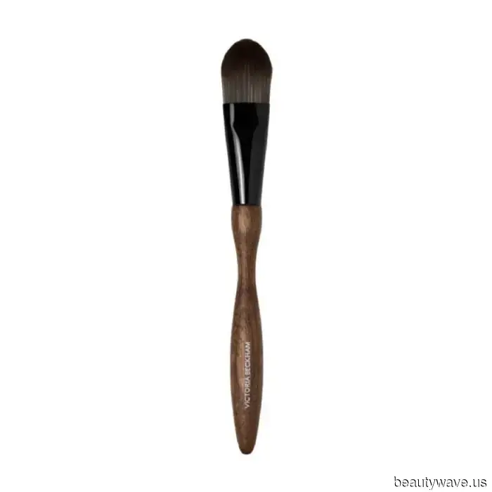 "Oh Mio Dio, il Bagliore": I Miei Pensieri Esatti Dopo Aver Indossato il Nuovo Fondotinta di Victoria Beckham per Una Settimana