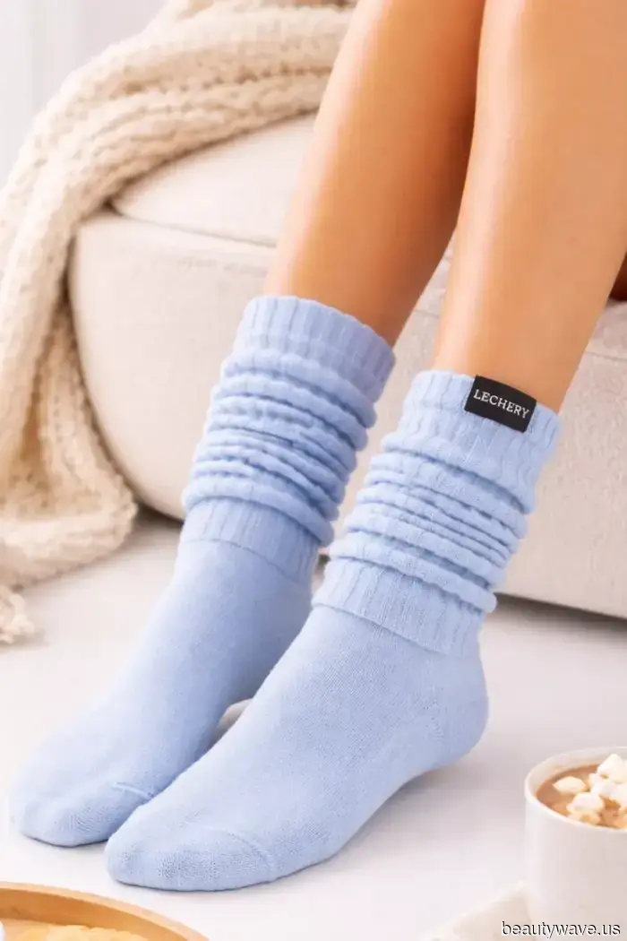 Wenn Sie möchten, dass Ihre grundlegenden Outfits in diesem Frühling cool aussehen, tragen Sie diesen Socken-Trend dazu.