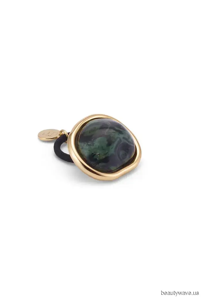 The Opera Aesthetic is Set for 2026—20 Beauty Essentials That Reflect Light-Filled Stages and Plush Velvet Seats.