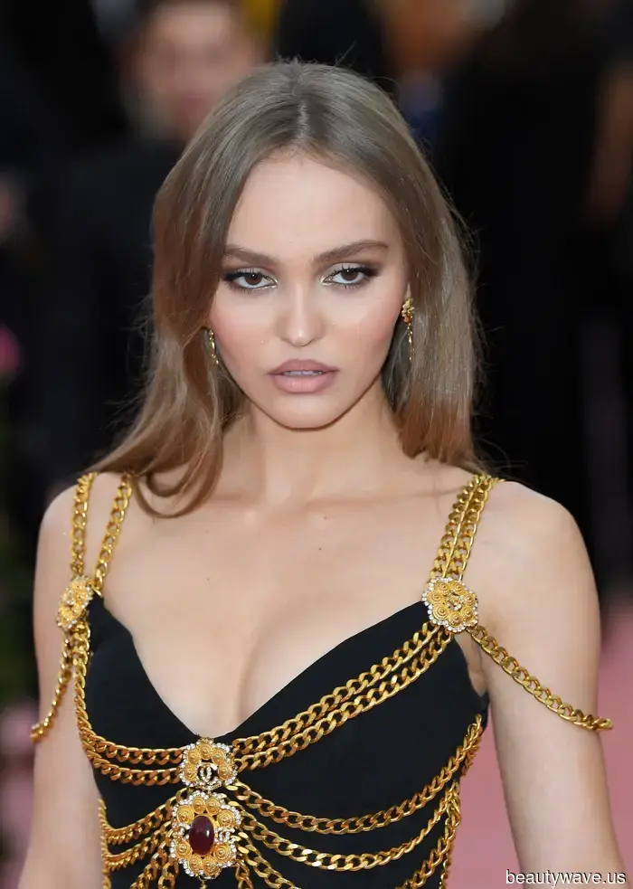 13 Low-Maintenance Ash-Brown Hair Inspirations That Are Effortlessly Chic, According to Stylists