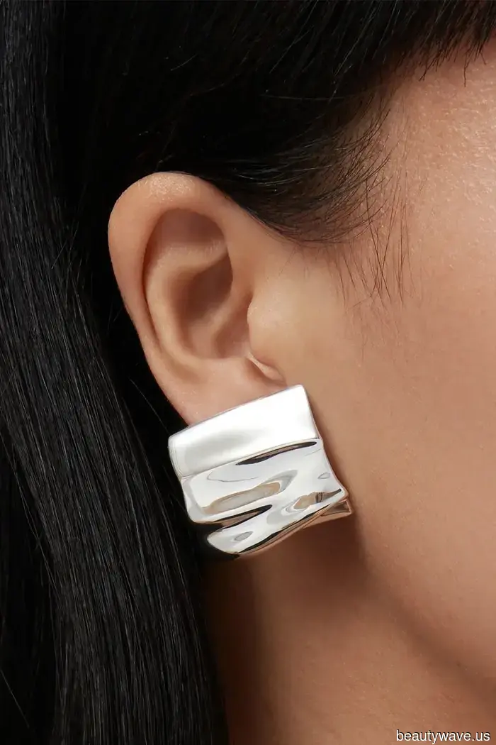 Blue jeans are perfectly fine, but for the fall, stylish individuals recognize that this debated denim trend appears more luxurious.