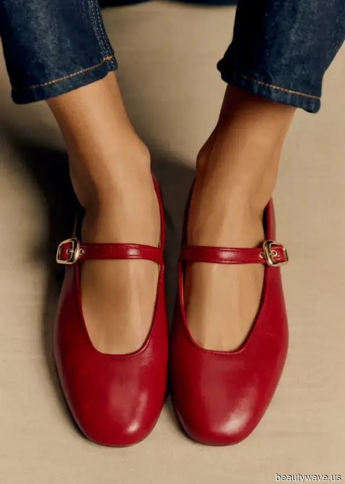 Everyone in New York called this flat trend "outdated," but Parisians continue to wear them everywhere.