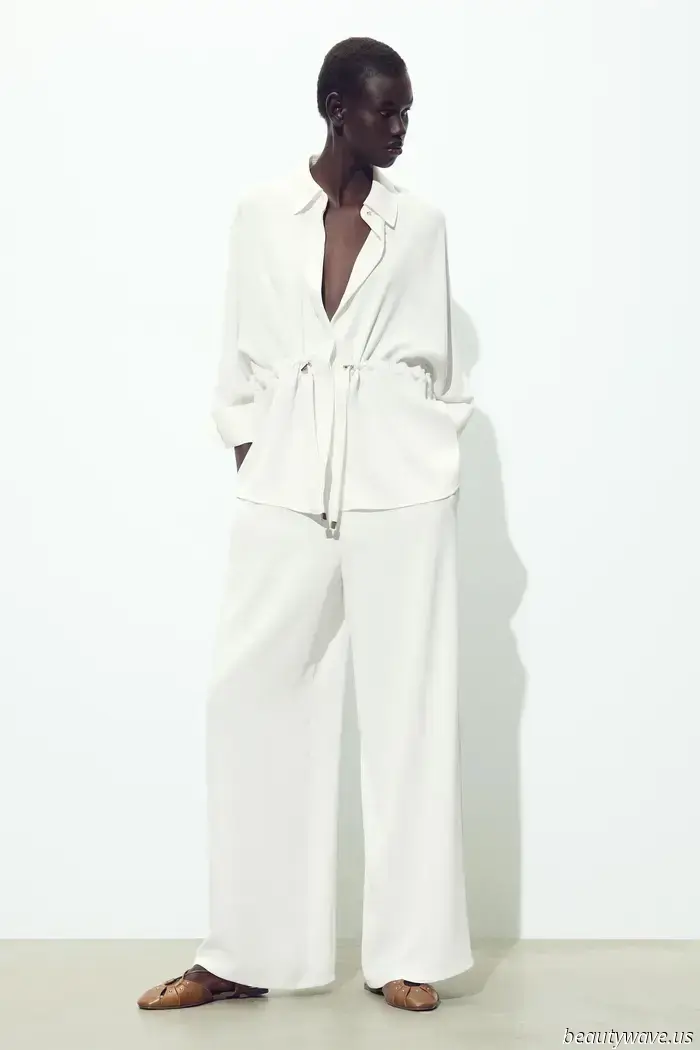 Is it just me, or are all the trendy girls now combining ballet flats with this anti-denim pant trend?