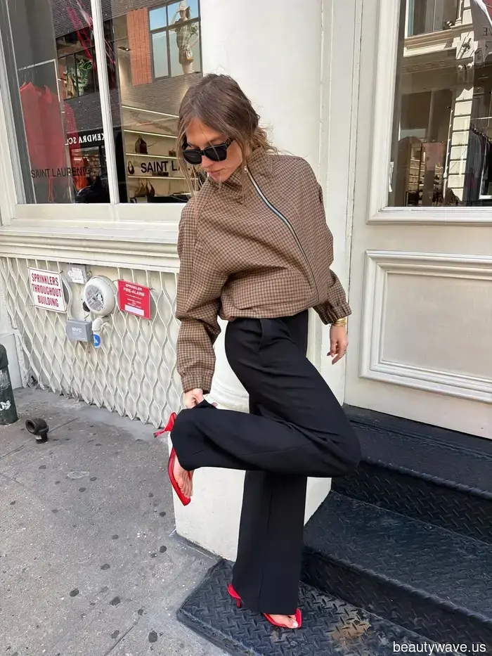 Le ragazze alla moda di Londra, NYC e Parigi stanno rendendo questa tendenza estiva "noiosa" di scarpe look costoso con questi 5…