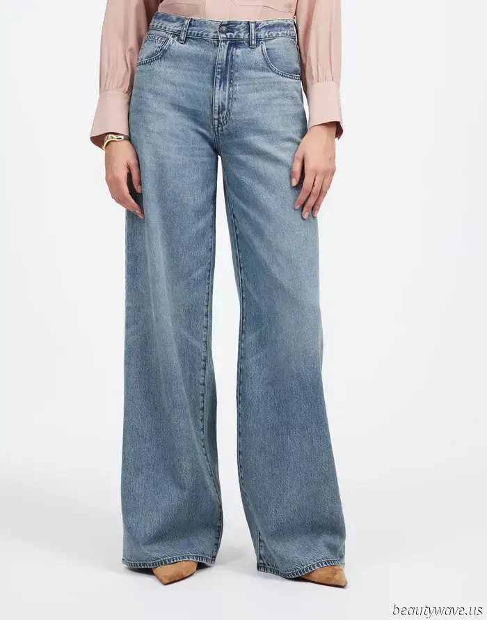 Forget the skinny jeans—*this* is the denim style that everyone is wearing with sandals.