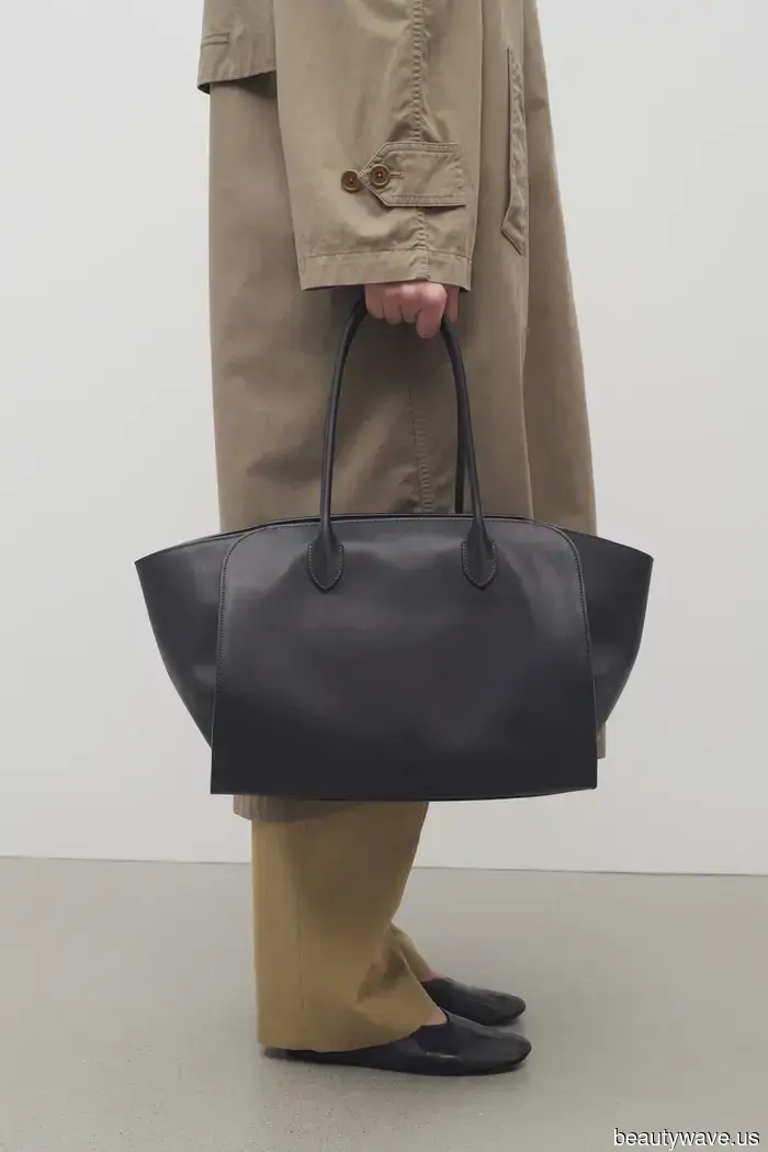 La borsa Margaux è stata dismessa, ma The Row ha svelato il suo successore, e potrebbe essere ancora più chic.