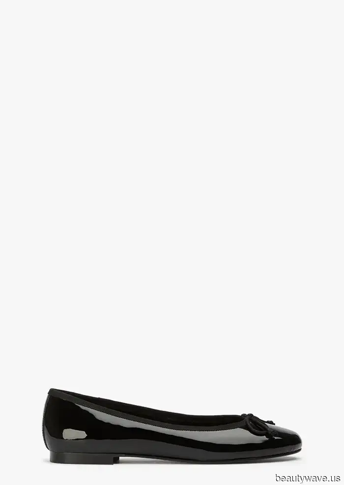 I Frequent Flyer nel 2026 Giurano sui Viral Still Here Jeans e su Questa Tendenza delle Scarpe Basse per Apparire Fighi