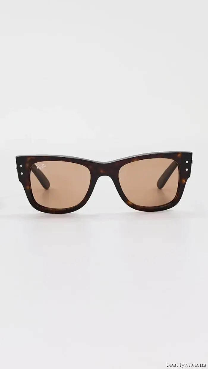 Here’s how Sofia Coppola styles jeans for the summer.