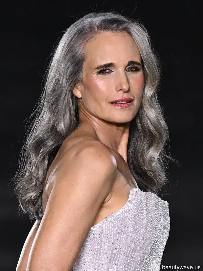 Questi colori di capelli Y2K stanno tornando di moda&mdash;Come indossarli nel 2026, secondo gli esperti