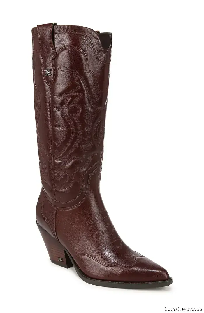 Gli acquirenti esperti abbinano gli stivali da cowboy a questa specifica tendenza jeans per renderli meno appariscenti