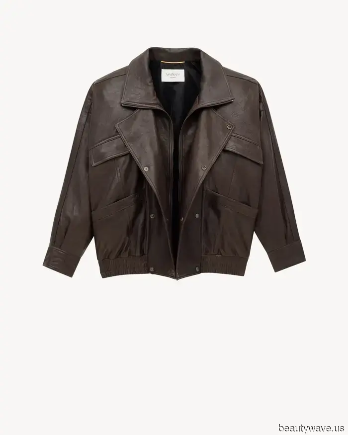 *No* Blazers&mdash;la Chaqueta Anti-Tendencia que las Mujeres Mayores de 50 Años Están Usando con Faldas en París, L.A. y NYC