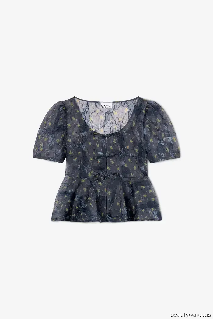 Potresti non essere d'accordo, ma queste 7 tendenze di moda estiva sono ufficialmente "superate", secondo gli esperti di moda.