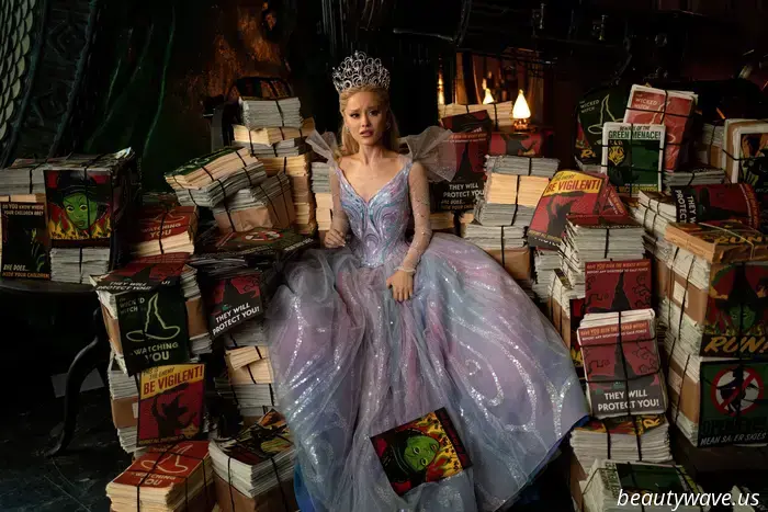 Der Kostümbildner von „The Wicked: For Good“ enthüllt, wie er die magischen Looks kreierte, die die Stars des Films tragen.