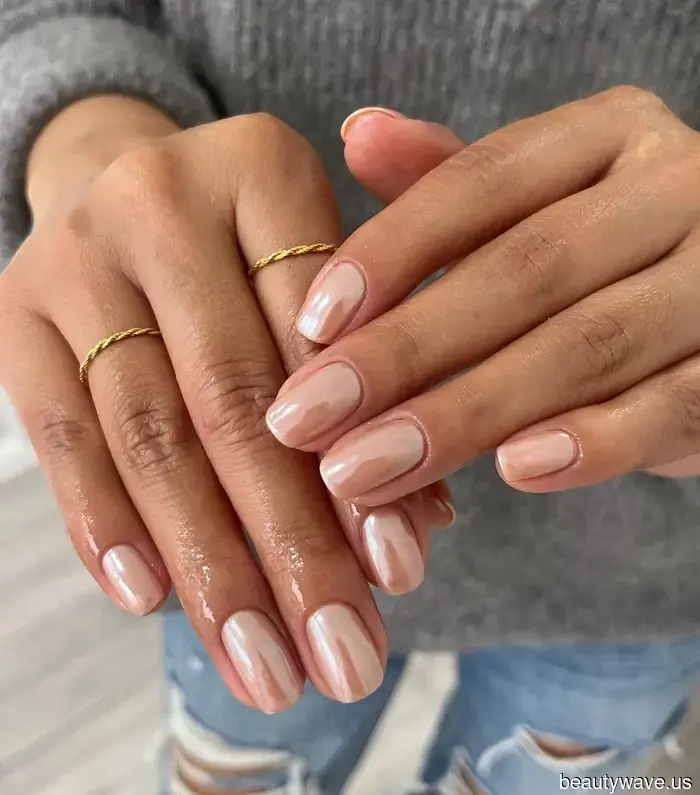 Forget the rest—this is the most stylish Christmas manicure!