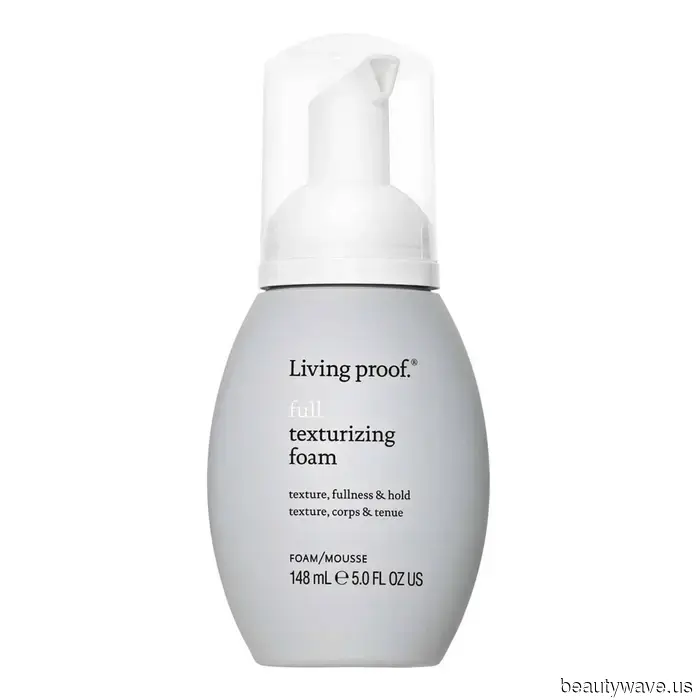 Dieses altmodische Haarprodukt ist gerade zum Geheimnis geworden, um feinem Haar Volumen zu verleihen.
