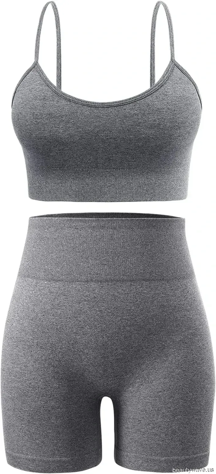 Heiße Mädchen mit kleinem Budget bestellen diesen süßen Trainingssets von Amazon diesen Sommer.