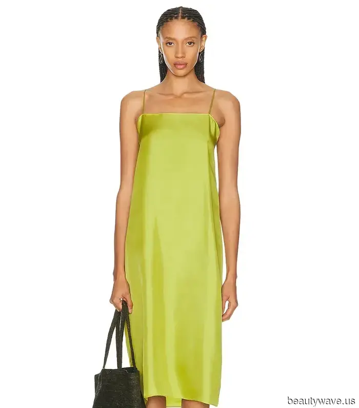 It’s arrived: The "Strange" Color Trend That It Girls Are Sportin' This Summer.