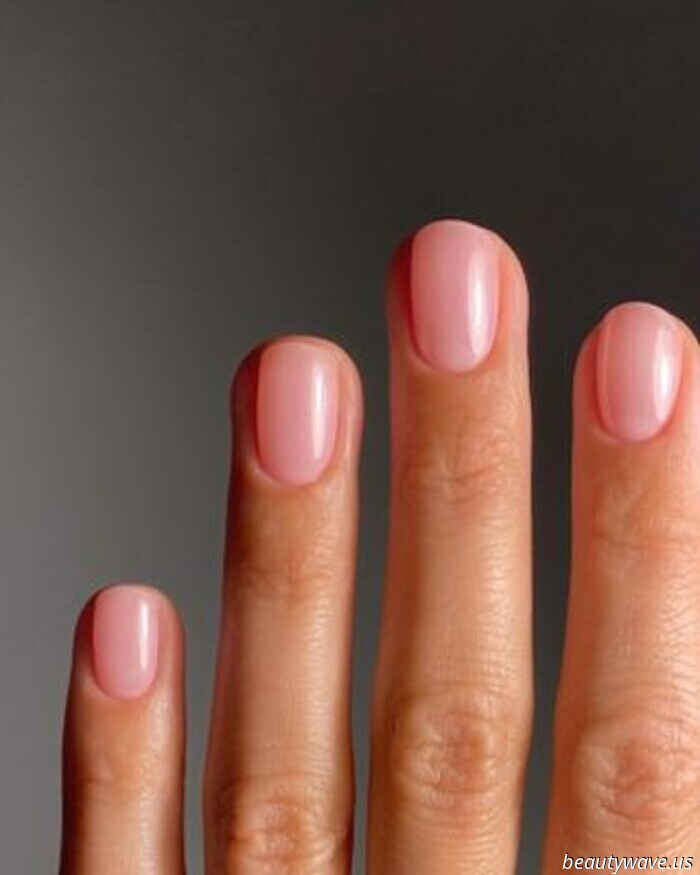 He Llamado a Todas las Principales Tendencias de Uñas del Año Pasado: Las Uñas Blancmange Dominarán Esta Primavera