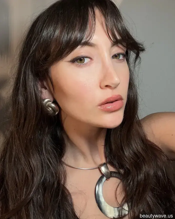 I Found 5 French-Girl Techniques for Applying Eye Makeup This Summer, and It's All Because of This Single Product.