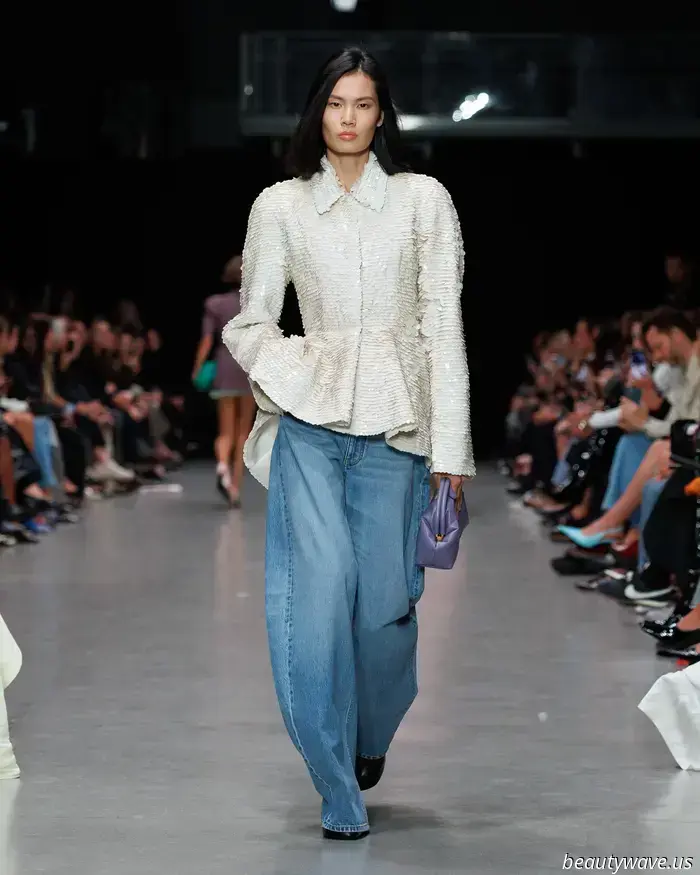 Stella McCartney: Ausgewogene Power‑Anzüge und ätherische Kleider in einer Kollektion, die von Kontrasten lebte.