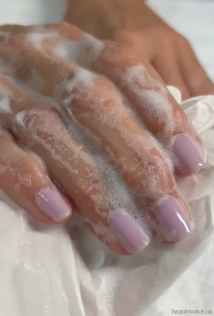 La prima manicure di tendenza dell'autunno è qui, ed è ancora più chic di quanto ti aspetteresti.